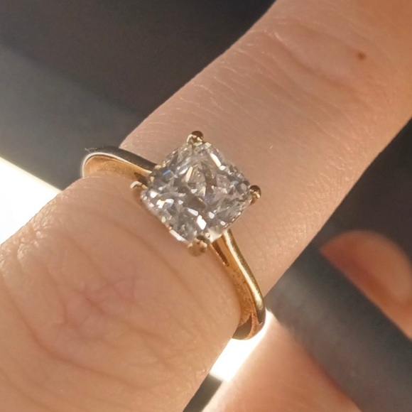 LUXORO 10K Yellow Gold Solitaire Ring (Size 6.0) Made with Zirconia - Picture 2 of 5